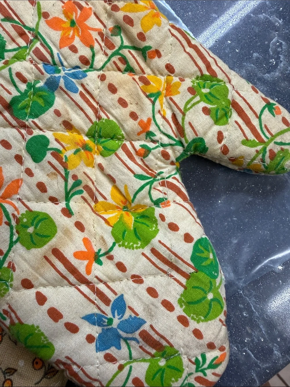 1970’s vintageQuilted Oven Mitts with Floral & Berry Prints - Green, Tan, Orange